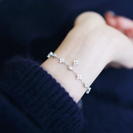 Four-leaf clover zircon bracelet