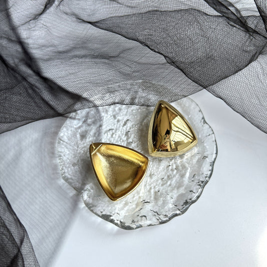 Three-dimensional large triangle earrings