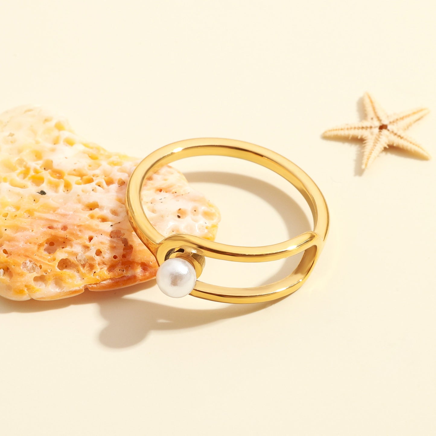 Geometric round titanium ring