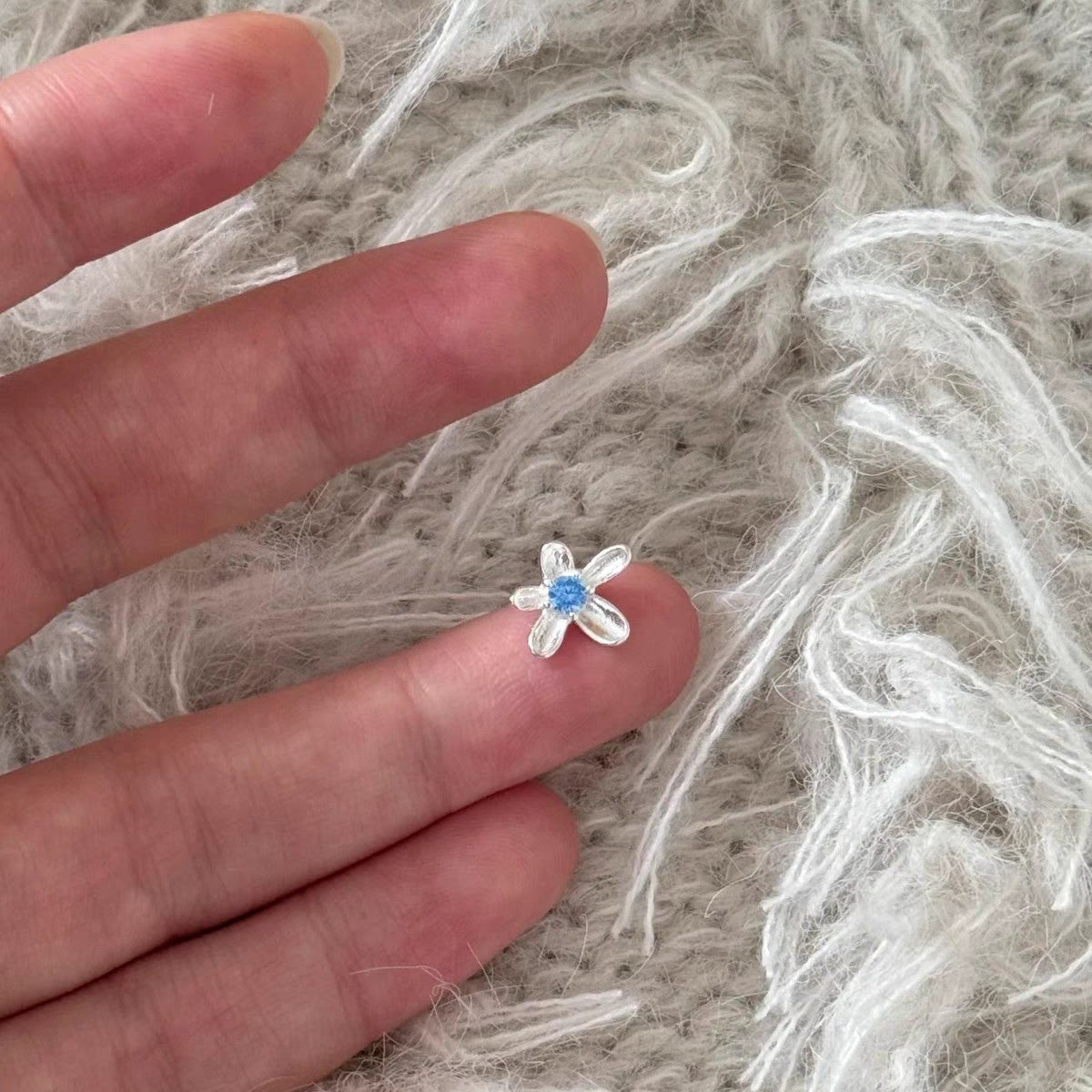 Sea blue zirconium flower earrings